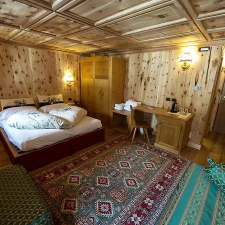 约兰达运动酒店 酒店