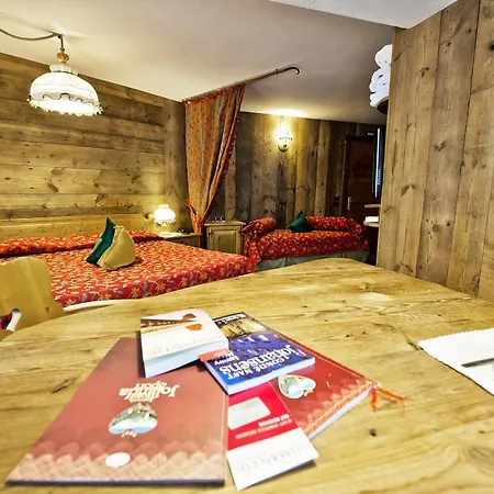 约兰达运动酒店 酒店