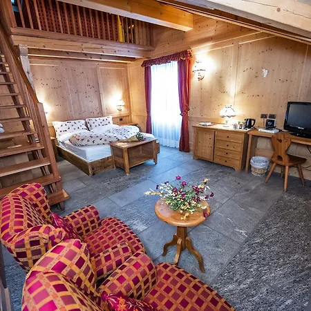 Jolanda Sport ホテル 4*