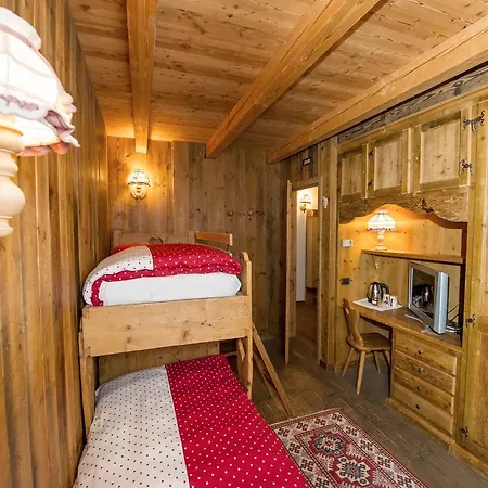 约兰达运动酒店 酒店