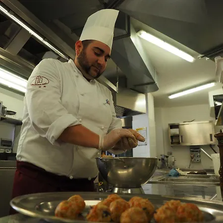 约兰达运动酒店 酒店