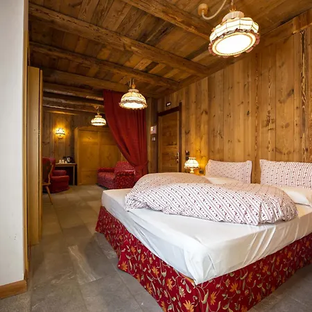 Hotel Jolanda Sport 4*