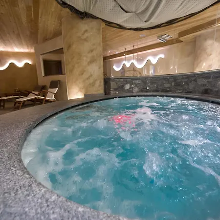 Hotel Jolanda Sport 4*