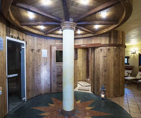 Hotel Jolanda Sport 4*